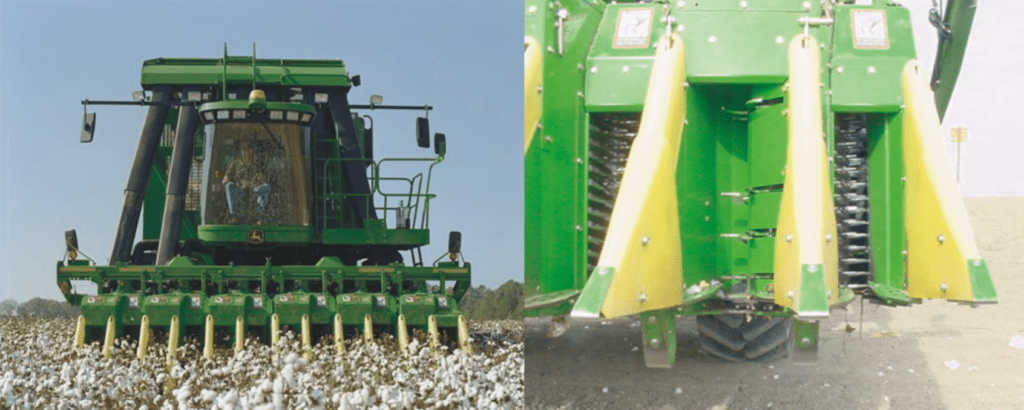 Foto de colhedoras em lavoura, realizando a colheita mecanizada do algodão