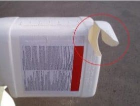 foto mostrando modo correto de cortar o fundo das embalagens - Descarte de embalagens de agrotóxicos
