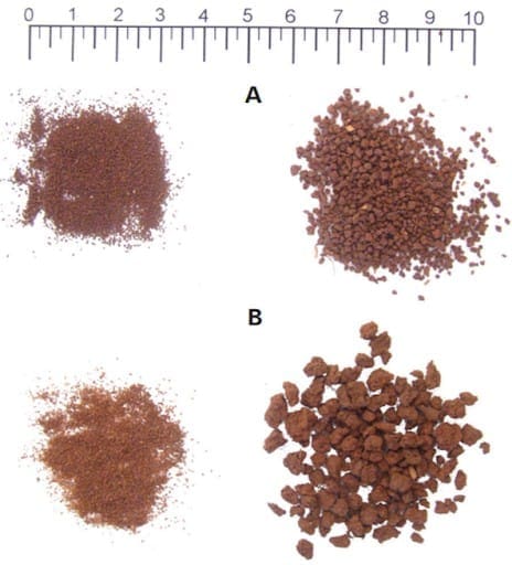 Imagem de referência de agregação do solo. Do lado esquerdo, há fotos de amostras de solo que parecem pó de café. Do direito, as amostras de solo estão grumosas, com pedaços maiores.